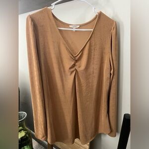 L Maurice’s copper/tan top.